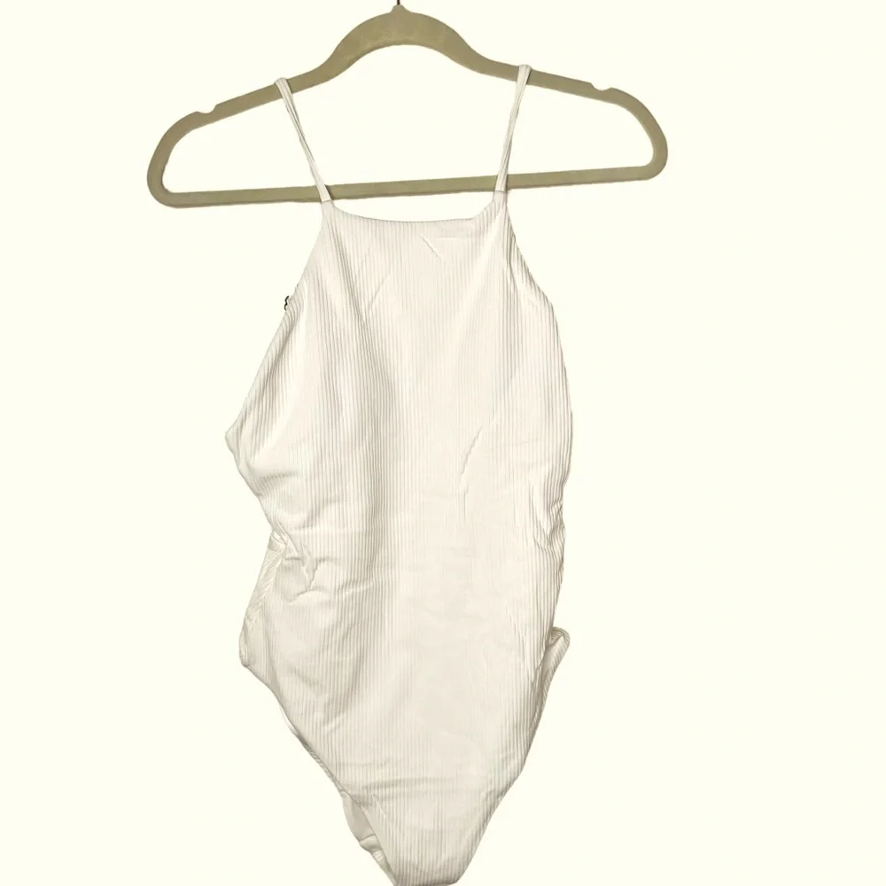 NEW WITH TAGS Andie Swim Ivory Coco Asbury Rib One Piece Swimsuit in Size Medium